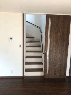 リビング内階段に扉で冷暖房効果ＵＰ