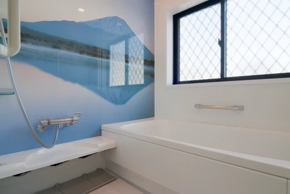 水面に逆さ富士が映るユニットバス！！