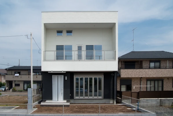 キューブ型デザインのスタイリッシュ外観