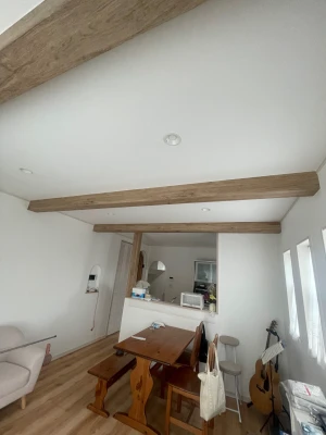 リビングはお洒落が宿る梁見せ天井！