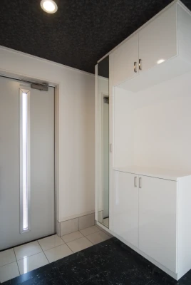 玄関ホールはマルキーナ大理石調フロア