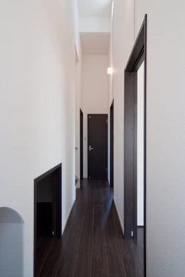 アーチ型愛犬トイレと勾配天井二階ホール