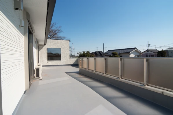 花火大会を観賞できる照明付きバルコニー