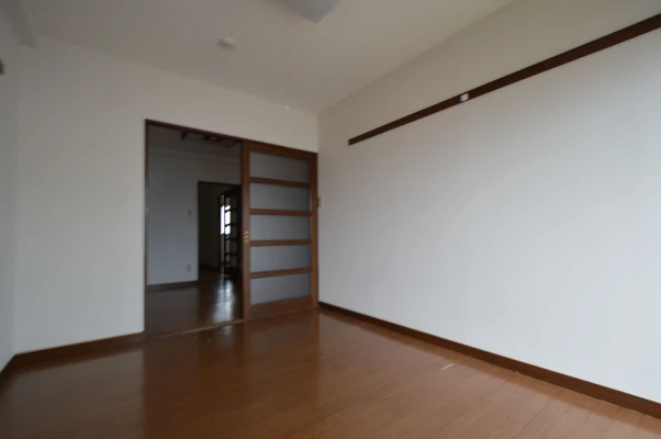 サンモール今泉　洋室6帖(1)（2018年9月撮影）