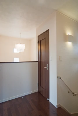 吹き抜けのある二階ホール