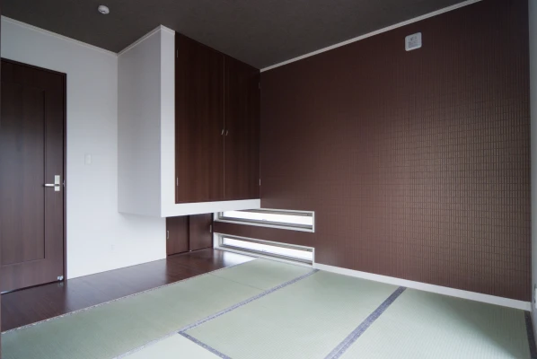 レッドブラウン色のモダン和室