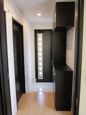 スタイリッシュな玄関ホール