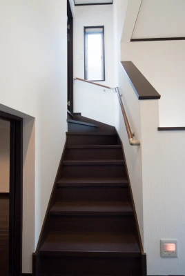 子ども室スキップフロアと蔵出入口