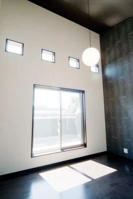 ダーク調シックモダンの主寝室