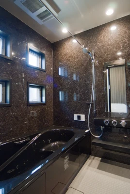 ブラック大理石柄のユニットバス