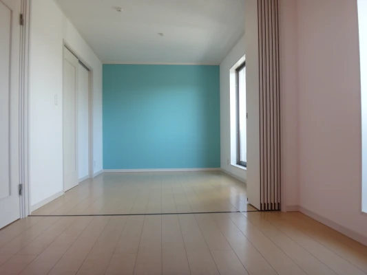 仕切り手前は水色アクセント女の子室