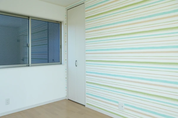 子ども室の壁紙アクセント