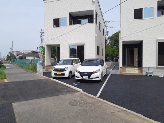 アムールハウスD 敷地内駐車場