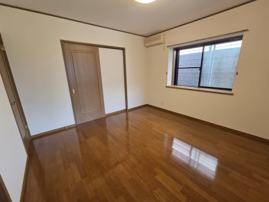 壱丁目西貸戸建て 洋室