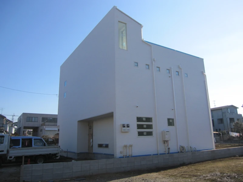 外構施工前のシンプルなファサード外観