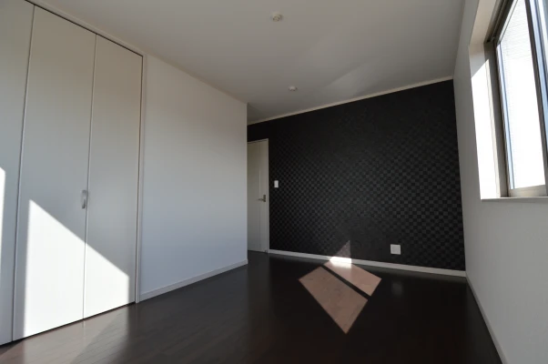 ブラック色アクセントの主寝室