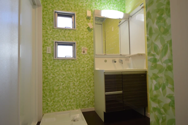 密林がイメージの洗面脱衣室