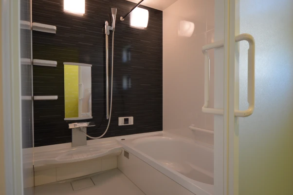 ブラックアクセントのユニットバス