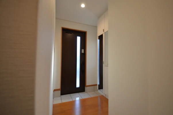 光りと風がぬける玄関ホール