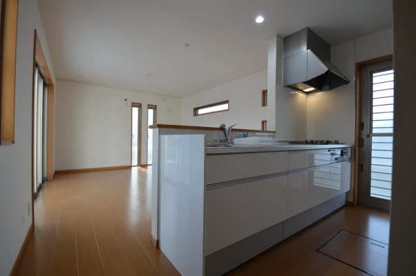 ＬＤＫ出入口に対面キッチン