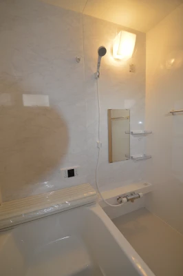 ホワイトマーブル大理石柄ユニットバス