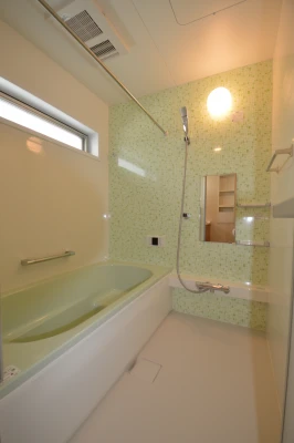 よく見ておくのだ！モザイク柄ミント浴室を