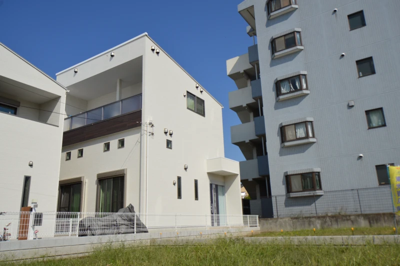 木目柄の外壁をアクセントにした外観