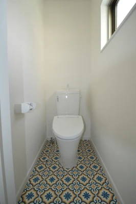 個性的なＣＦ床の二階トイレ