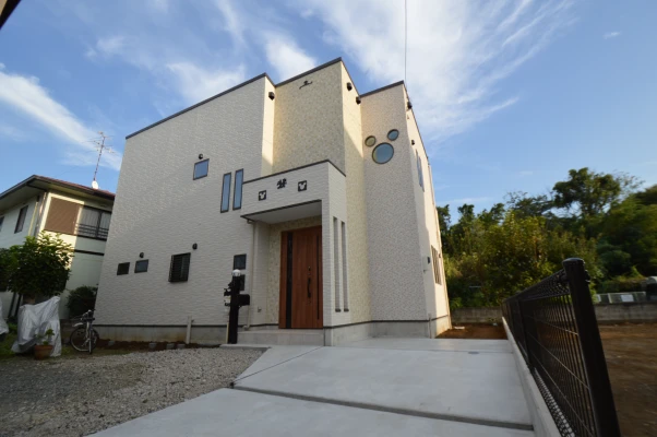 外壁もオーナメントもミッキーの外観