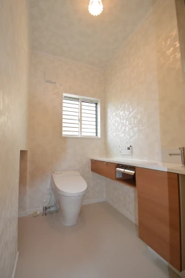 実は一階トイレ壁紙もミッキーなんです