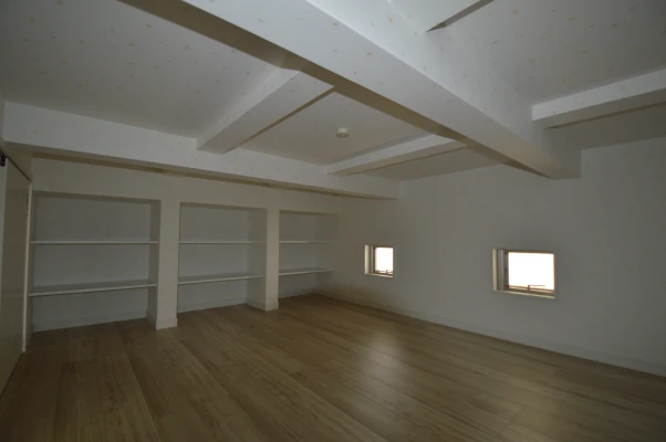 可動棚のある蔵収納空間