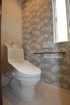 ローラアシュレイの一階トイレ