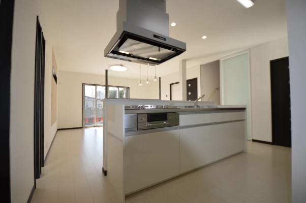 ぐるぐるまわれるキッチンと耐火ガラス