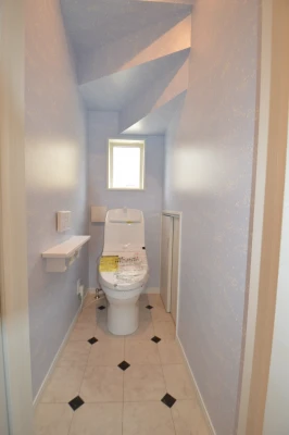 キラキラした星空イメージの一階トイレ