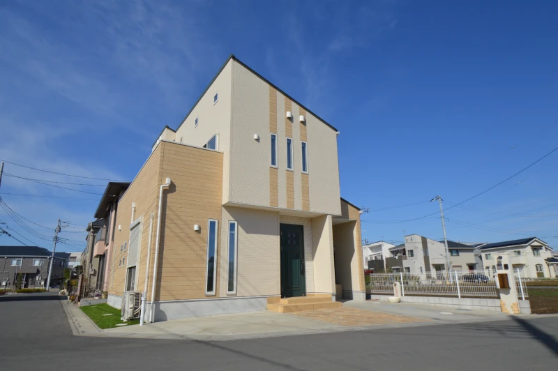 カッコイイ形姿に可愛い色彩の外観