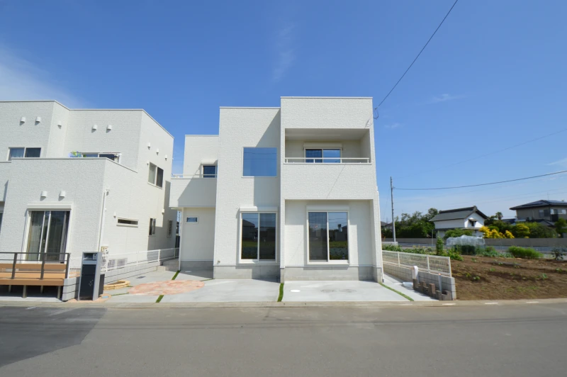 純白の光彩を浴びたような清らかな外観