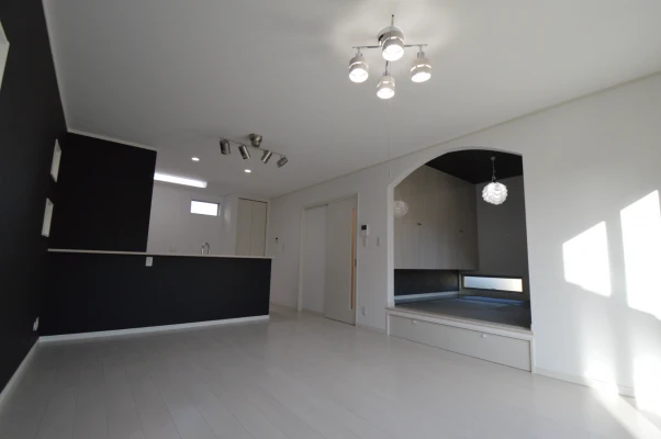 純白と漆黒がステキなコントラストのLDK