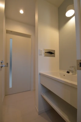 一階ホールのオシャレな洗面空間