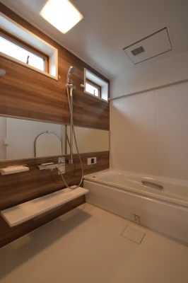 ゆったりサイズの高級感あるユニットバス