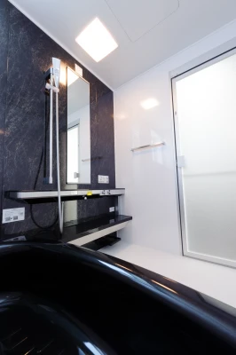 ネロマルキーナ大理石柄のユニットバス