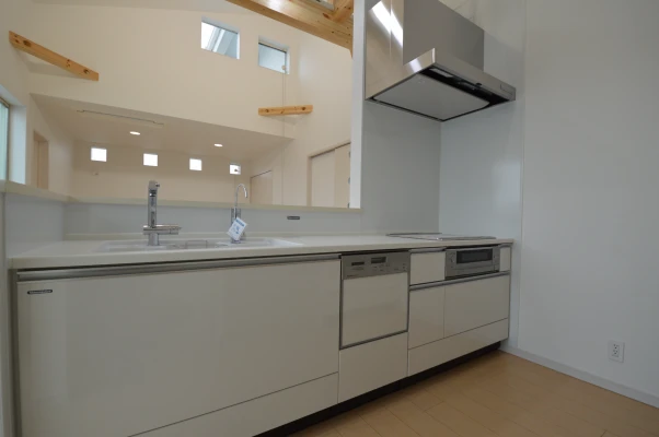 階下と同様の清潔感ある二階キッチン