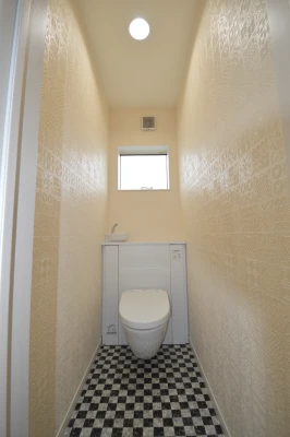 背面収納のある手洗噐付き二階トイレ