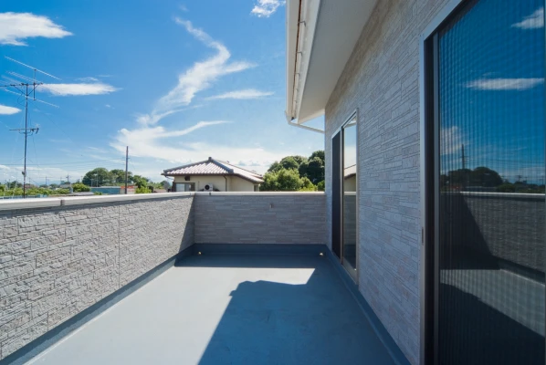 景色を一望できる広々としたバルコニー