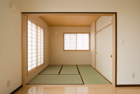 リビング隣接の休息がとれる和室コーナー