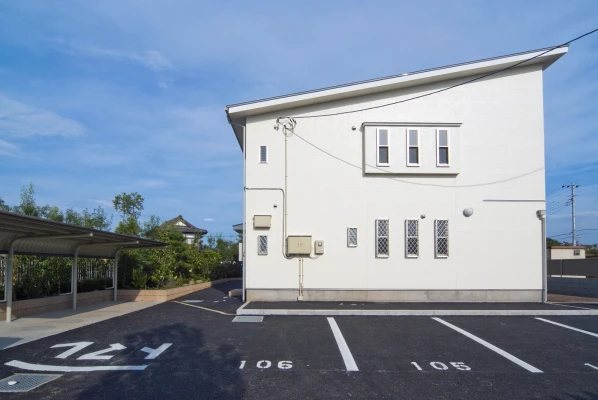 駐車場とサイクルポート