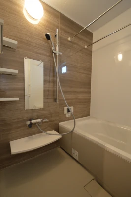 鏡面木目柄のTOTOユニットバス